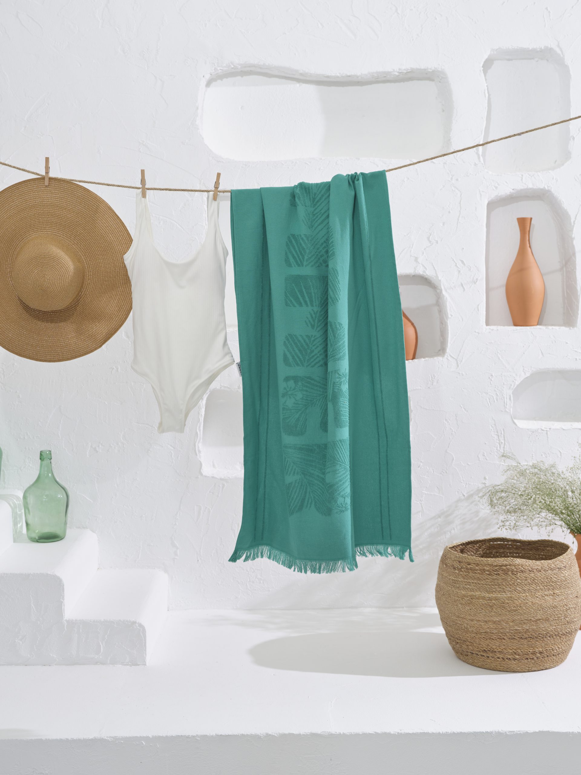 HOMELOVER Dekoracyjny ręcznik plażowy - PIESTA LIGHT GREEN